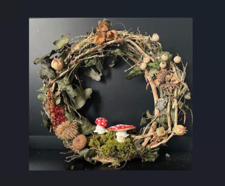 Herbstkranz mit modellierten Pilzen